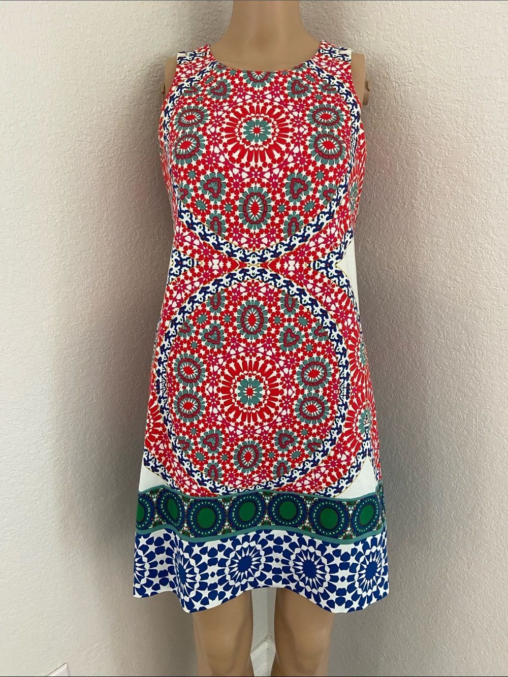 London Times Red Green Blue colorful Medallion Shift Sz 2